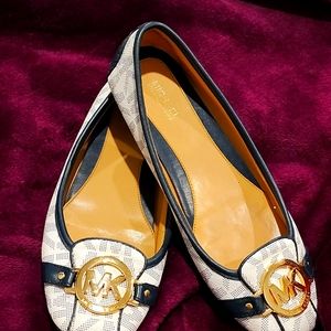 Micheal kors shoes size 7 navy and white